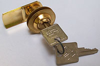 lock, different key numbers, polished brass