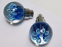 bouton de porte double Ile de Brhat. Bulles de fleur bleu - Monture chrome.