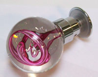 bouton de porte simple Ile de Brhat. Tube de bulles fuchsia - Monture chrome.